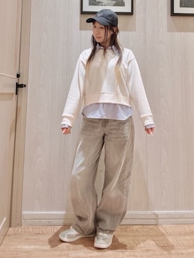 「SHOO・LA・RUE（シューラルー）の【SHOO・LA・RUE DENIM】1本でこなれシルエットに カーブデニムパンツ（デニムパンツ、グレー系）」を使った、コズズさん（レディース・156cm）の春コーディネート