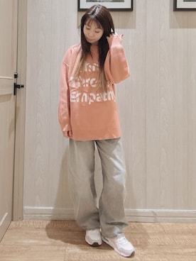 「SHOO・LA・RUE（シューラルー）の【体型カバー】ちくちくしにくい お花ロゴジャカードスウェットライクニット（ニット/セーター、オレンジ系）」を使った、コズズさん（レディース・156cm）の冬コーディネート