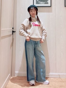 「SHOO・LA・RUE（シューラルー）の【洗える/S-LL/ちくちくしにくい】大人のための ロゴ入りスウェットライクニット（ニット/セーター、ベージュ系）」を使った、コズズさん（レディース・156cm）の春コーディネート