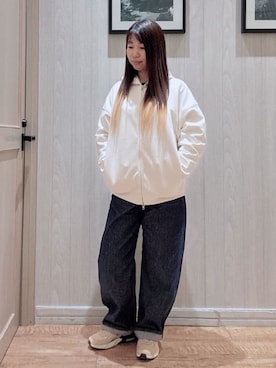 「SHOO・LA・RUE（シューラルー）の【セットアップ可/S-LL/なめらかタッチ】大人カジュアルスタイルに ZIPパーカ（パーカー、ホワイト系）」を使った、コズズさん（レディース・156cm）の冬コーディネート