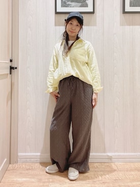 「SHOO・LA・RUE（シューラルー）の【洗える/S-LL/UV/吸水速乾】洗濯後しわになりにくいリネンブレンドシャツ（シャツ/ブラウス、イエロー系）」を使った、コズズさん（レディース・156cm）の春コーディネート