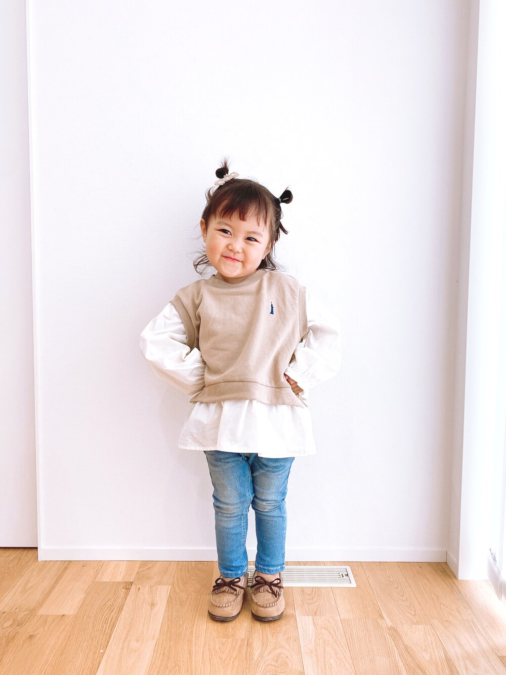 「オトナカジュアル、カジュアルコーデ、イーストボーイ、３歳女の子、おしゃれさんと繋がりたい」｜「しまむらのアイテム（トップス、ベージュ系）」を使った、fu__rinさん（キッズ・90cm）の秋コーディネートの1枚目の写真