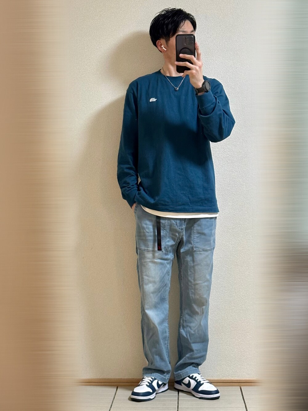 「デニム、春コーデ、休日スタイル、ワントーンコーデ、韓国ファッション、ロンT、ロゴT、THE NORTH FACE、ラフ、レイヤードスタイル、ブルー、NIKE、グラミチ、スニーカー、シルバーアクセサリー」｜「GramicciのGRAMICCI/グラミチ 【別注】 DENIM NN Fitting/ニューナロー デニム（デニムパンツ、ブルー系）」を使った、Sammyサミーさん（メンズ・177cm）の春コーディネートの1枚目の写真