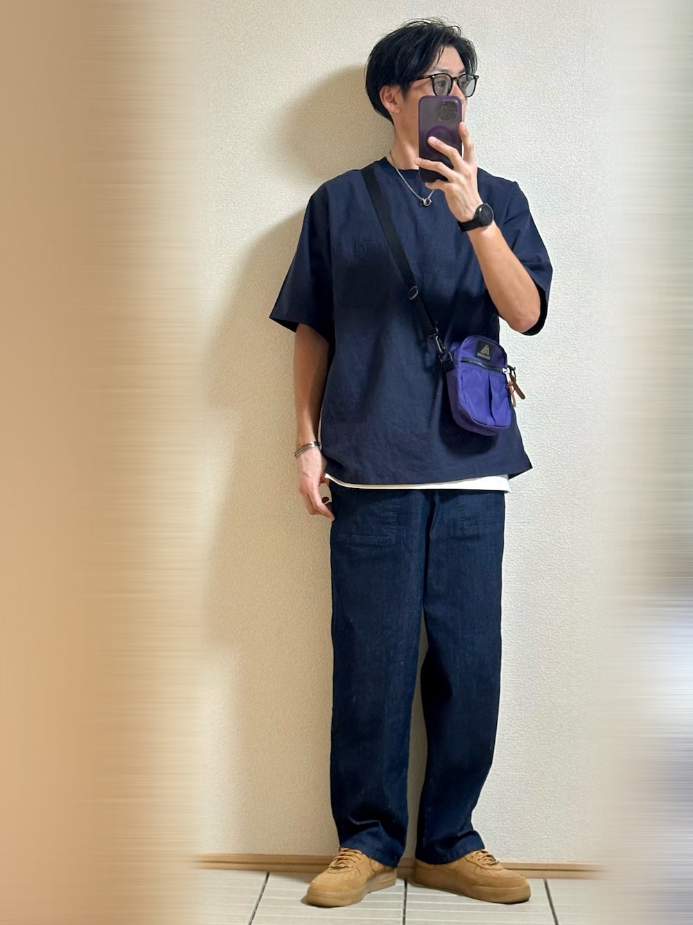 「休日スタイル、夏コーデ、アツいコーデ全部見せ、レイヤードスタイル、お出かけコーデ、ショルダーバッグ、Tシャツ、ネイビー、セットアップ、大人カジュアル、ストリート、デニム、デニムパンツ、スニーカー、NIKE」｜「NIKEのSupreme × Nike Air Force 1 Low "Flax/Wheat"28（スニーカー、ベージュ系）」を使った、Sammyサミーさん（メンズ・177cm）の夏コーディネートの1枚目の写真