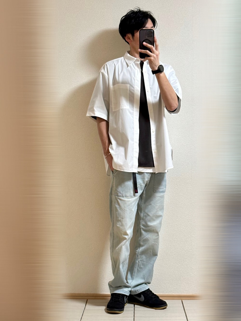 「プチプラ、初夏コーデ、シンプル、休日スタイル、ストリート、モノトーン、韓国ファッション、シャツスタイル、レイヤードスタイル、デニム、グラミチ、NIKE、スニーカー、シルバーアクセサリー、GU」｜「NIKE SBのNike SB Dunk Low "Fog" 28（スニーカー、ブラック系）」を使った、Sammyサミーさん（メンズ・177cm）の夏コーディネートの1枚目の写真