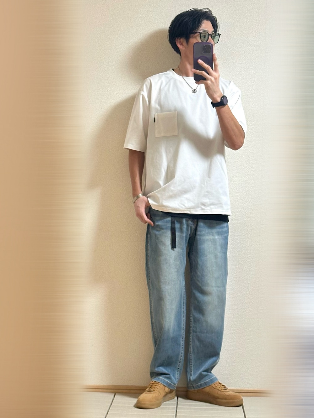 「休日スタイル、夏コーデ、ストリート、シンプルコーデ、ラフ、Tシャツ、THE NORTH FACE、レイヤードスタイル、デニム、デニムパンツ、スニーカー、NIKE、サングラス、シルバーアクセサリー、スニーカーコーデ」｜「NIKEのSupreme × Nike Air Force 1 Low "Flax/Wheat"28（スニーカー、ベージュ系）」を使った、Sammyサミーさん（メンズ・177cm）の夏コーディネートの1枚目の写真