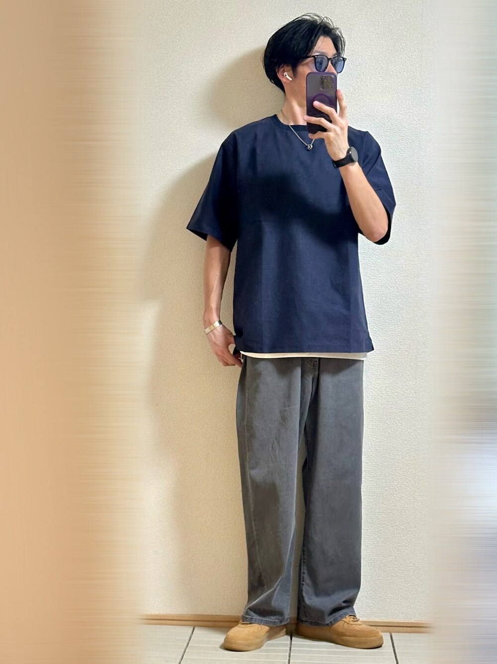 「休日スタイル、夏コーデ、リラックススタイル、韓国ファッション、シンプルコーデ、Tシャツ、レイヤードスタイル、デニム、デニムパンツ、スニーカー、NIKE、ストリート、さらっと晴れやかスナップ、サングラス、おしゃれさんと繋がりたい」｜「NIKEのSupreme × Nike Air Force 1 Low "Flax/Wheat"28（スニーカー、ベージュ系）」を使った、Sammyサミーさん（メンズ・177cm）の夏コーディネートの1枚目の写真