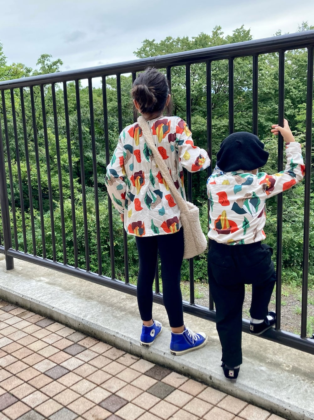「キッズコーデ、男の子、女の子、9歳女の子、4歳、お揃い、シャツスタイル」｜「WOLF&RITAのアイテム（シャツ/ブラウス、その他）」を使った、Yuuuuukiさん（キッズ・135cm）の秋コーディネートの1枚目の写真
