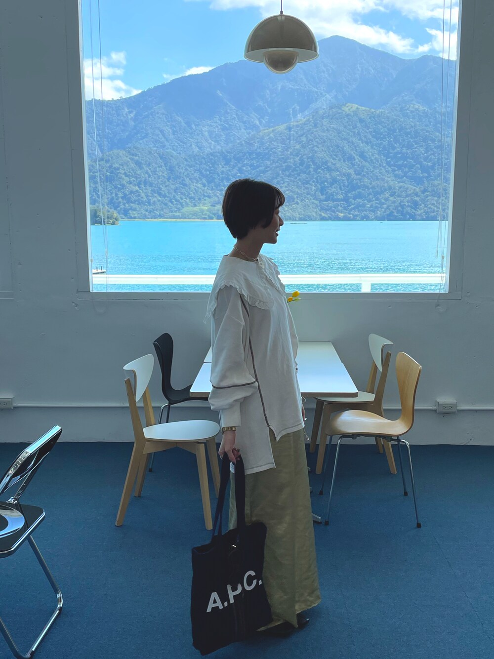 「春コーデ、ワンピース、セーラー襟、日月潭、Kastane、A.P.C.、LOWRYS FARM」｜「A.P.C.のTOTE LOU　21A（トートバッグ、ブルー系）」を使った、ジュリさん（レディース・163cm）の春コーディネートの1枚目の写真