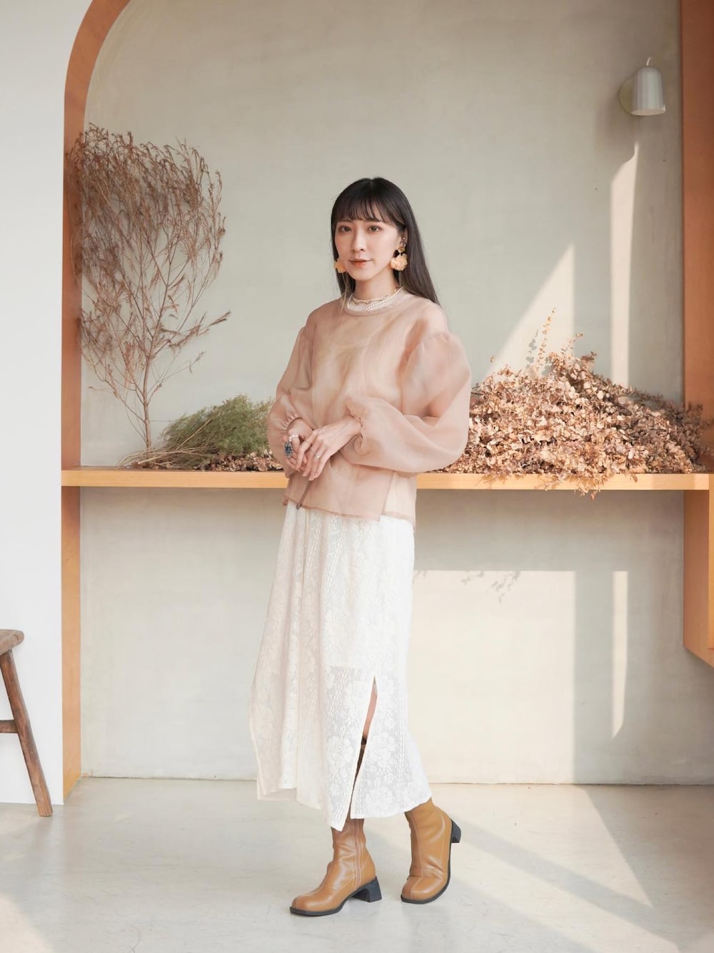 「hinari、Taiwan、gracegift、ootdtw、ootd、春コーデ、春、春服、春夏コーデ、Ray BEAMS、春色、春色コーデ、休日スタイル、ヒナリ、TAIPEI」｜「hinariのオーガンジーシアー2WAYブラウス（シャツ/ブラウス、ベージュ系）」を使った、Shih シイ🐰さん（レディース・164cm）の春コーディネートの1枚目の写真