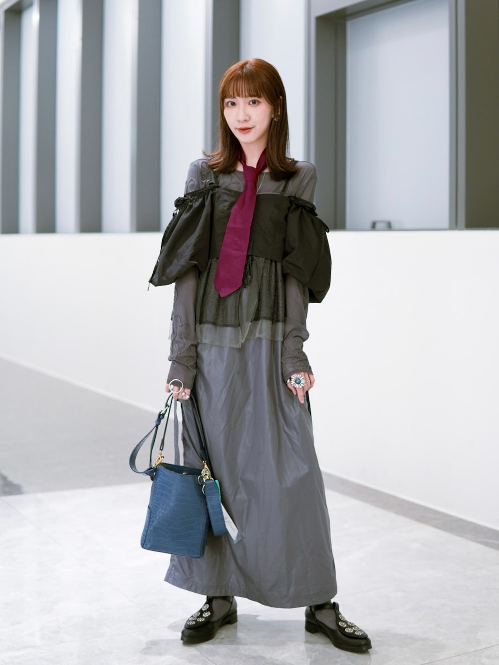 「niko and ...、春夏コーデ、randeboo、RayBEAMS、Kastane、kastane_ootd、seedfreedom、ootd、ootdtw、グレーコーデ、グレー、春服、大人コーデ、高身長女子、コーディネート」｜「RANDEBOOのCroco bucket bag（ショルダーバッグ、ブルー系）」を使った、Shih シイ🐰さん（レディース・164cm）の春コーディネートの1枚目の写真