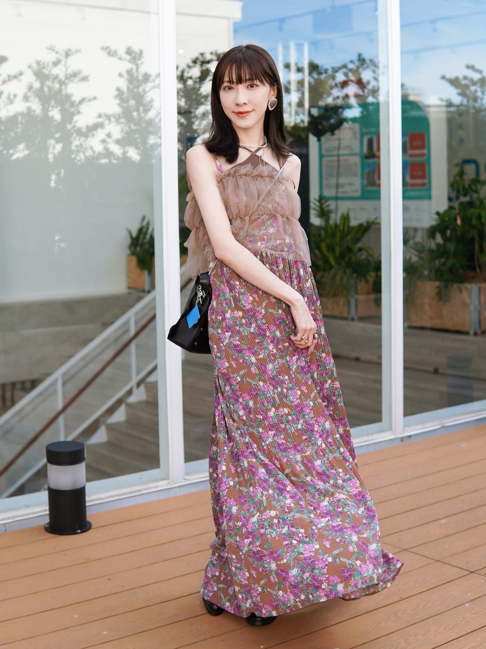 「GU、miolite、norienomoto、Tokyo bopper、夏服、ベスト、Taiwan、ootdtw、ootd、BROWN、ブラウス、茶色コーデ、茶色、Ungrid、GUコーデ」｜「nori enomotoのアイテム（バッグ、ブラック系）」を使った、Shih シイ🐰さん（レディース・164cm）の夏コーディネートの1枚目の写真