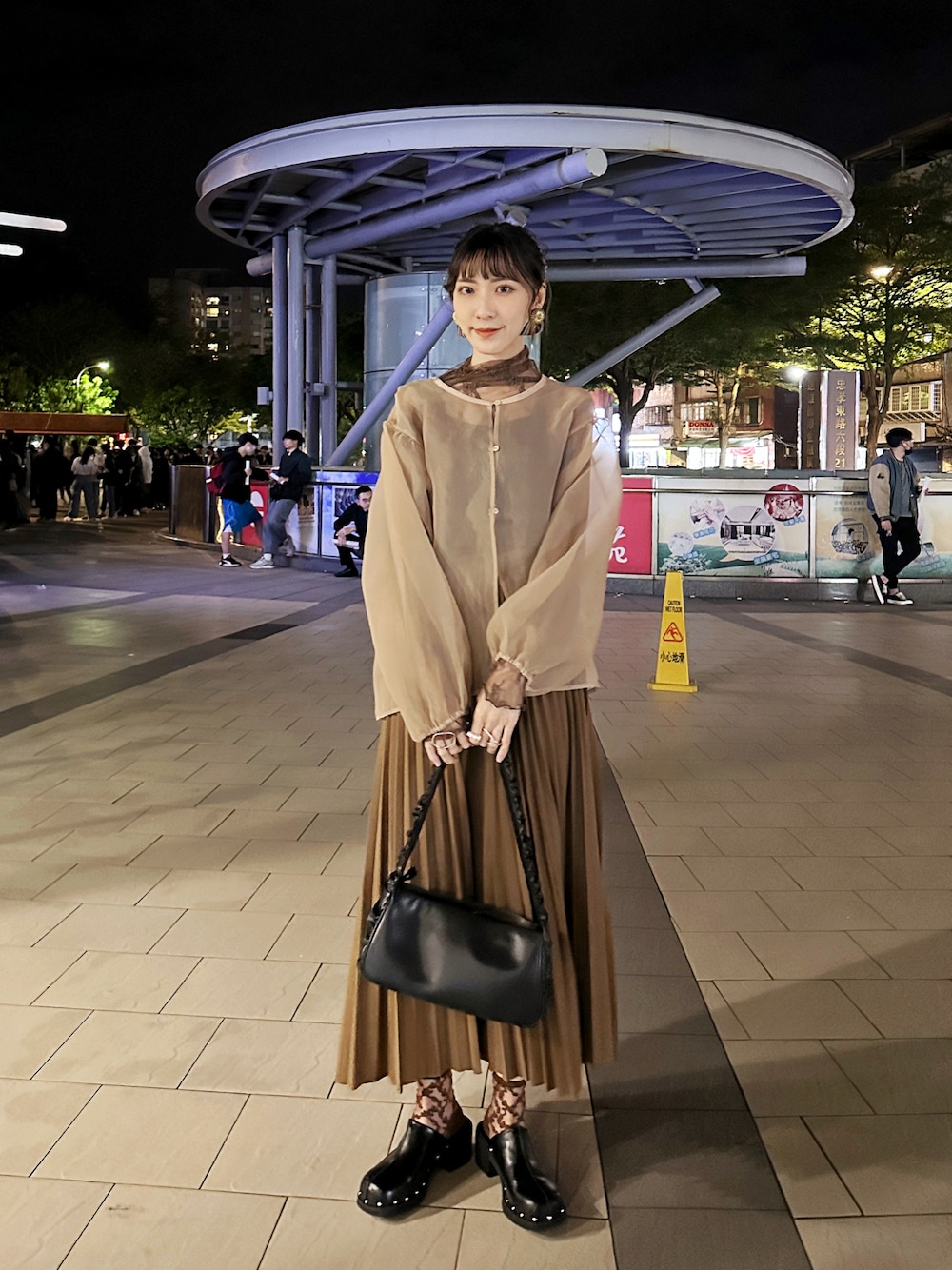 「lawgy、Taobao、shimadoya、hinari、休日スタイル、春コーデ、春、春夏コーデ、ootd、ootdtw、Taiwan、dappei、スカート、ヒナリ、WEAR」｜「shimadoyaのアイテム（スカート、ブラウン系）」を使った、Shih シイ🐰さん（レディース・164cm）の夏コーディネートの1枚目の写真