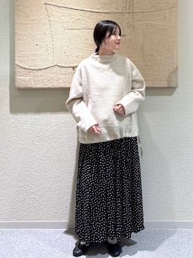 「アイテム（バレエシューズ）」を使った、秋山 里織さん（レディース・158cm）の秋コーディネート