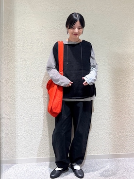 「アイテム（バレエシューズ）」を使った、秋山 里織さん（レディース・158cm）の秋コーディネート
