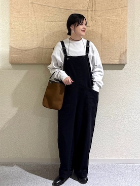 「アイテム（オールインワン・サロペット）」を使った、秋山 里織さん（レディース・158cm）の冬コーディネート