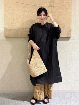 「アイテム（チュニック）」を使った、秋山 里織さん（レディース・158cm）の夏コーディネート