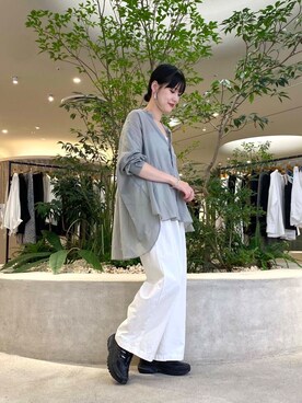 「かぐれ（カグレ）のコットン2タックワイドパンツ（その他パンツ）」を使った、秋山 里織さん（レディース・158cm）の秋コーディネート