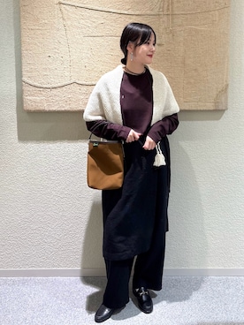 「アイテム（ストール/ショール）」を使った、秋山 里織さん（レディース・158cm）の秋コーディネート