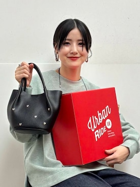 「URBAN RESEARCH DOORS（アーバンリサーチドアーズ）のラグランフレアプルオーバー（Tシャツ/カットソー）」を使った、秋山 里織さん（レディース・158cm）の冬コーディネート