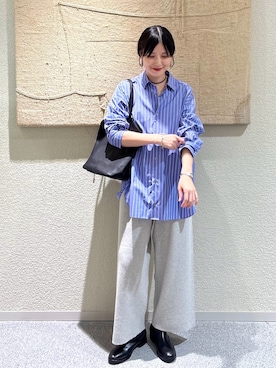 「かぐれ（カグレ）のコットンストライプレギュラーシャツ（シャツ/ブラウス）」を使った、秋山 里織さん（レディース・158cm）の秋コーディネート