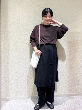 「アイテム（バレエシューズ）」を使った、秋山 里織さん（レディース・158cm）の秋コーディネート