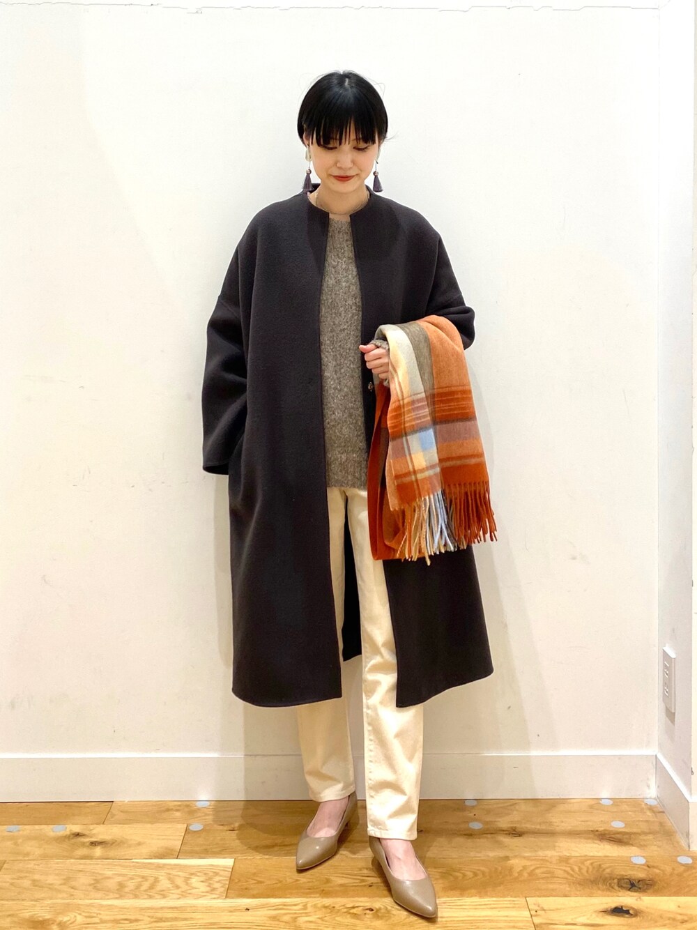 「ビッグシルエット、冬コーデ、ロングコート、休日スタイル、クリスマス、きれいめカジュアル、シンプルコーデ、エレガント、URBAN RESEARCH DOORS、URBAN RESEARCH DOORS WOMENS、おしゃれさんと繋がりたい、チェック柄に恋してる、マイベストコーデ2021」｜「siiwaのアイテム（ジャケット/アウター、グレー系）」を使った、saoriさん（レディース・158cm）の冬コーディネートの1枚目の写真