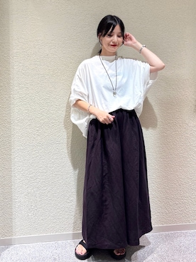 「アイテム（ネックレス）」を使った、秋山 里織さん（レディース・158cm）の夏コーディネート