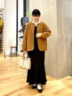 「アイテム（ノーカラージャケット）」を使った、秋山 里織さん（レディース・158cm）の秋コーディネート