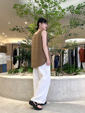 「アイテム（タンクトップ）」を使った、秋山 里織さん（レディース・158cm）の夏コーディネート