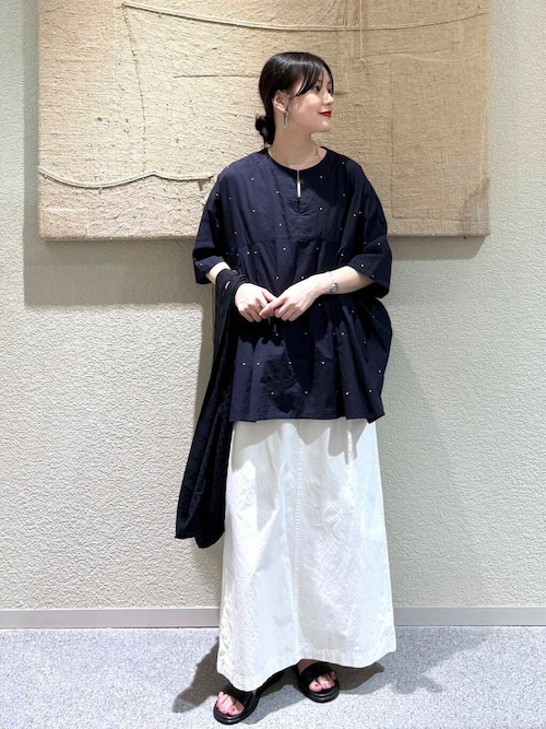 ドット刺しゅうワイドプルオーバー
