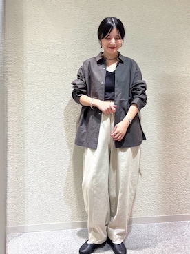 「アイテム（バレエシューズ）」を使った、秋山 里織さん（レディース・158cm）の秋コーディネート