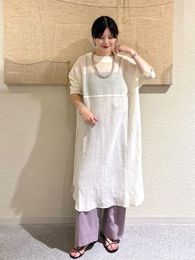 「アイテム（チュニック）」を使った、秋山 里織さん（レディース・158cm）の夏コーディネート