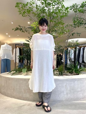 「アイテム（チュニック）」を使った、秋山 里織さん（レディース・158cm）の夏コーディネート