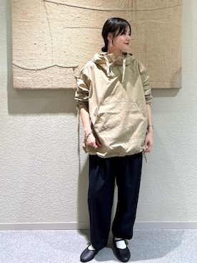 「アイテム（バレエシューズ）」を使った、秋山 里織さん（レディース・158cm）の秋コーディネート
