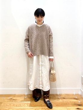 「アイテム（イヤリング）」を使った、秋山 里織さん（レディース・158cm）の冬コーディネート