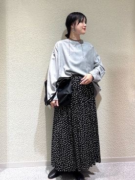「アイテム（バレエシューズ）」を使った、秋山 里織さん（レディース・158cm）の秋コーディネート
