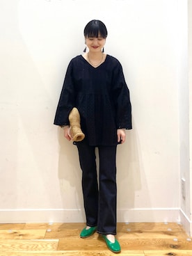 「URBAN RESEARCH DOORS（アーバンリサーチドアーズ）のフレアデニムパンツ（デニムパンツ）」を使った、秋山 里織さん（レディース・158cm）の春コーディネート