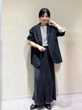 「アイテム（バレエシューズ）」を使った、秋山 里織さん（レディース・158cm）の秋コーディネート