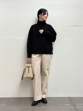 「URBAN RESEARCH DOORS（アーバンリサーチドアーズ）のタートルネックニット（ニット/セーター）」を使った、秋山 里織さん（レディース・158cm）の冬コーディネート