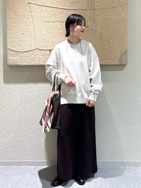 「アイテム（トートバッグ）」を使った、秋山 里織さん（レディース・158cm）の秋コーディネート