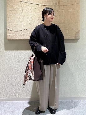 「アイテム（ノーカラージャケット）」を使った、秋山 里織さん（レディース・158cm）の秋コーディネート