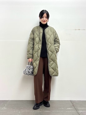 「アイテム（ダウンジャケット/コート）」を使った、秋山 里織さん（レディース・158cm）の冬コーディネート