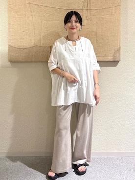 「アイテム（タンクトップ）」を使った、秋山 里織さん（レディース・158cm）の夏コーディネート