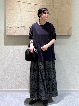 「アイテム（バレエシューズ）」を使った、秋山 里織さん（レディース・158cm）の秋コーディネート