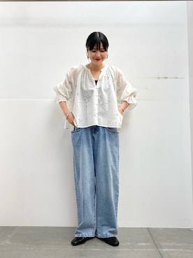 「URBAN RESEARCH DOORS（アーバンリサーチドアーズ）のラメ刺繍ブラウス（シャツ/ブラウス）」を使った、秋山 里織さん（レディース・158cm）の秋コーディネート