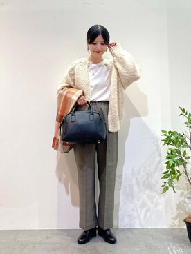 「URBAN RESEARCH ROSSO WOMEN（アーバンリサーチ　ロッソ）のアイテム（ストール/ショール）」を使った、秋山 里織さん（レディース・158cm）の秋コーディネート