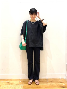 「URBAN RESEARCH DOORS（アーバンリサーチドアーズ）のフレアデニムパンツ（デニムパンツ）」を使った、秋山 里織さん（レディース・158cm）の夏コーディネート