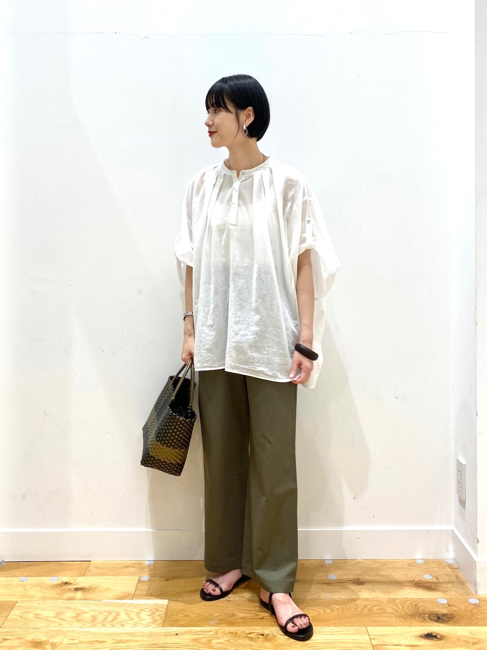 アーバンリサーチDOORSきれい色ゆったりコットンボイルタックワイドブラウス♪ URBAN RESEARCH DOORS（アーバンリサーチドアーズ）の「コットン