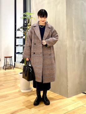 「URBAN RESEARCH DOORS WOMENS」｜「アイテム（チェスターコート）」を使った、秋山 里織さん（レディース・158cm）の冬コーディネート